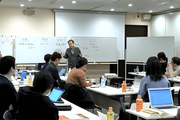 講義は全て日本語で実施、言語取得ではなく学ぶべき本質を優先